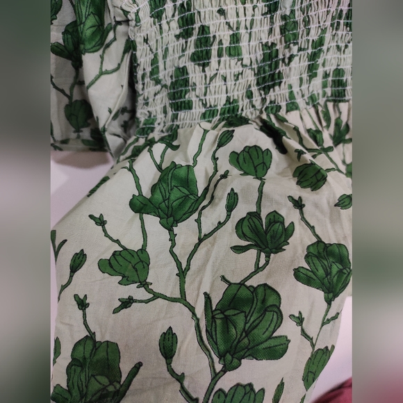 Green Square Neck Smocked Top 💚 - Picture 7 of 13